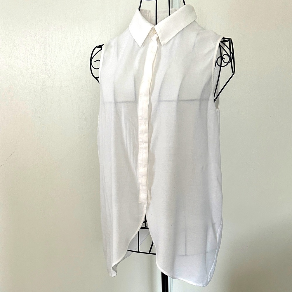 Cope White Sleeveless Button-Up Blouse Size M